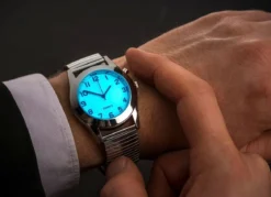 Armbanduhr mit Stretcharmband