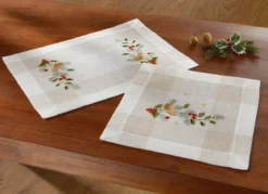 Aufwendig bestickte Tischdecke oder Kissenbezug