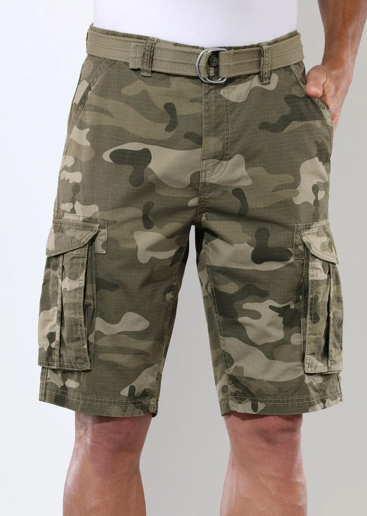 Bermudas mit Gürtel und Cargotaschen in 2 Farben