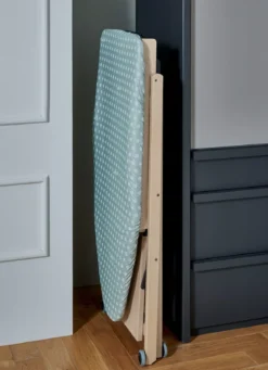 Bügelbrett aus Massivholz