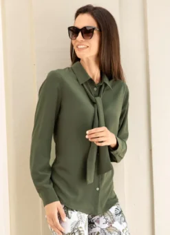 Bluse mit Bindeschluppe