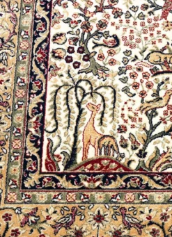 Brücken und Teppiche in prachtvollem persischen Dessin