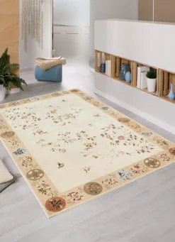 Brücken und Teppiche mit Blumen- und Rankenmotiven