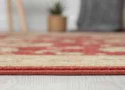 Brücke und Teppiche mit Orient-Optik