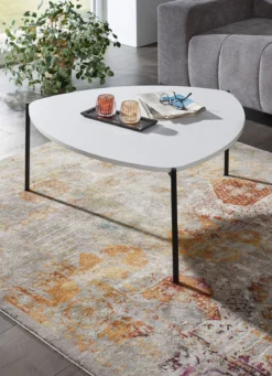 Couchtisch im Loft-Design mit Metallgestell