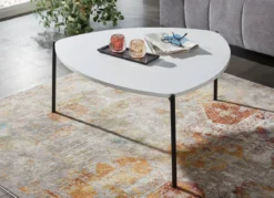 Couchtisch im Loft-Design mit Metallgestell