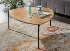 Couchtisch im Loft-Design mit Metallgestell
