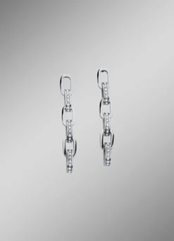 Elegante Ohrstecker mit funkelnden Kristallen