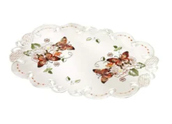 Elegant gestaltete Tisch- und Raumdekoration
