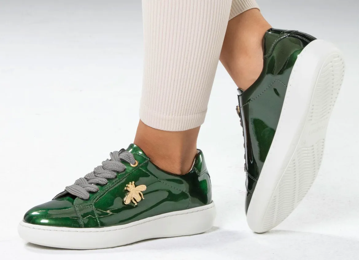 ELENA EDEN Sneaker aus Lackleder mit edlem Metallschmuck