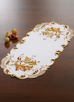 Filigran gearbeitete Tisch- und Raumdekoration