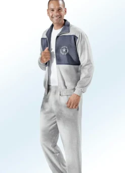 Freizeitanzug mit zwei Hosen