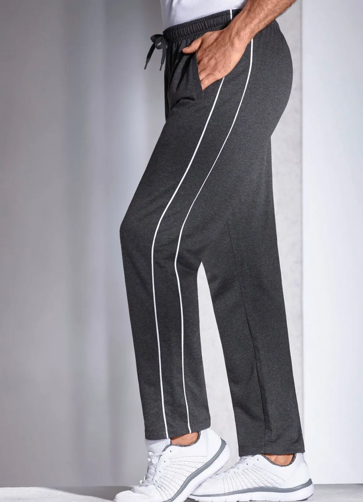 Freizeithose mit seitlichen Paspeln