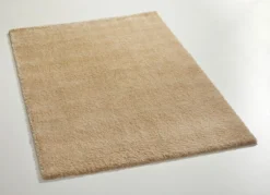 Handgetuftete Brücken und Teppiche mit dichtem Flor