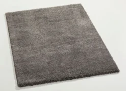 Handgetuftete Brücken und Teppiche mit dichtem Flor