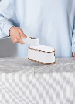 Handliches Dampfbügeleisen