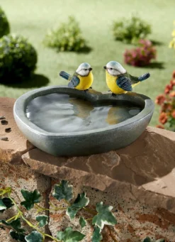Herzförmige Vogelfutterstelle