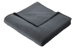 Hochwertige Schlafdecke mit Veloursband-Einfassung