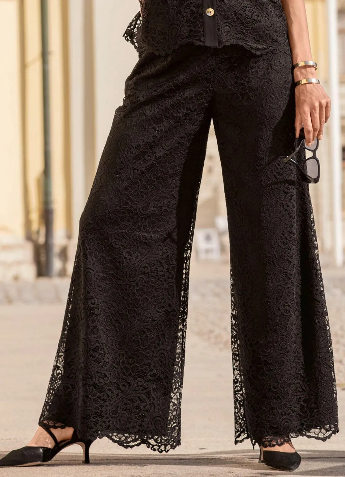 Hose mit Spitze