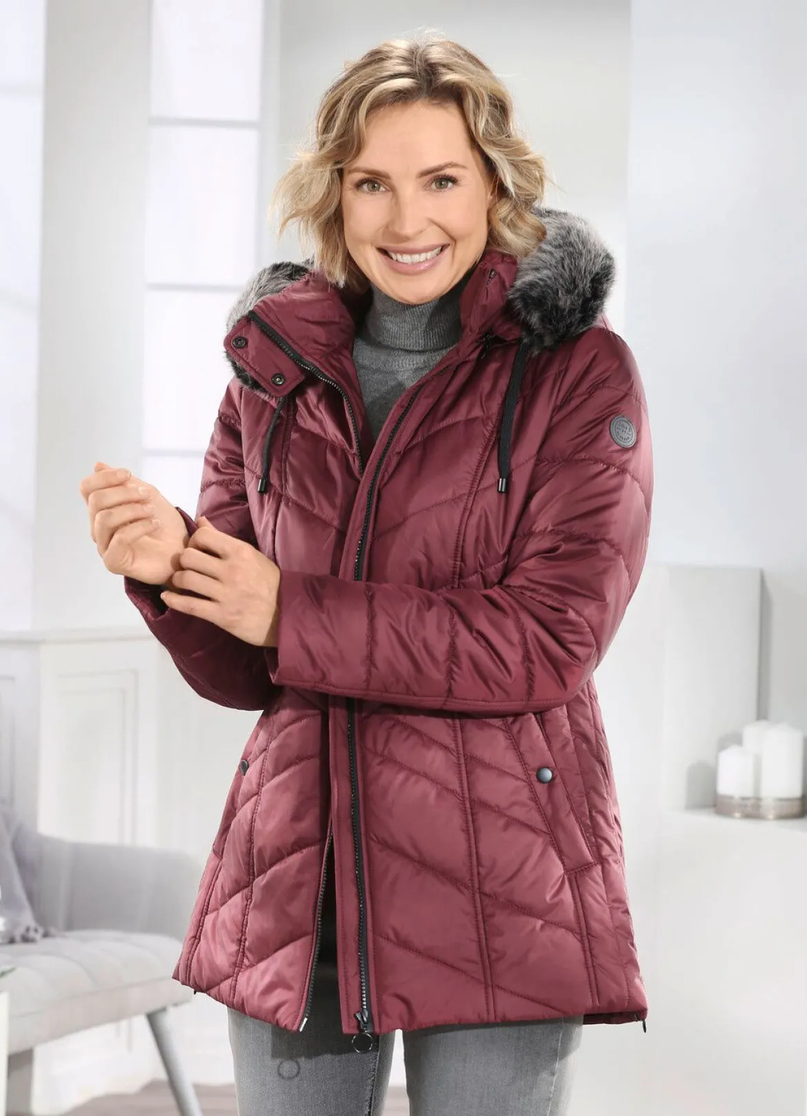 Jacke mit abnehmbarem Kunstpelz-Besatz an der Kapuze