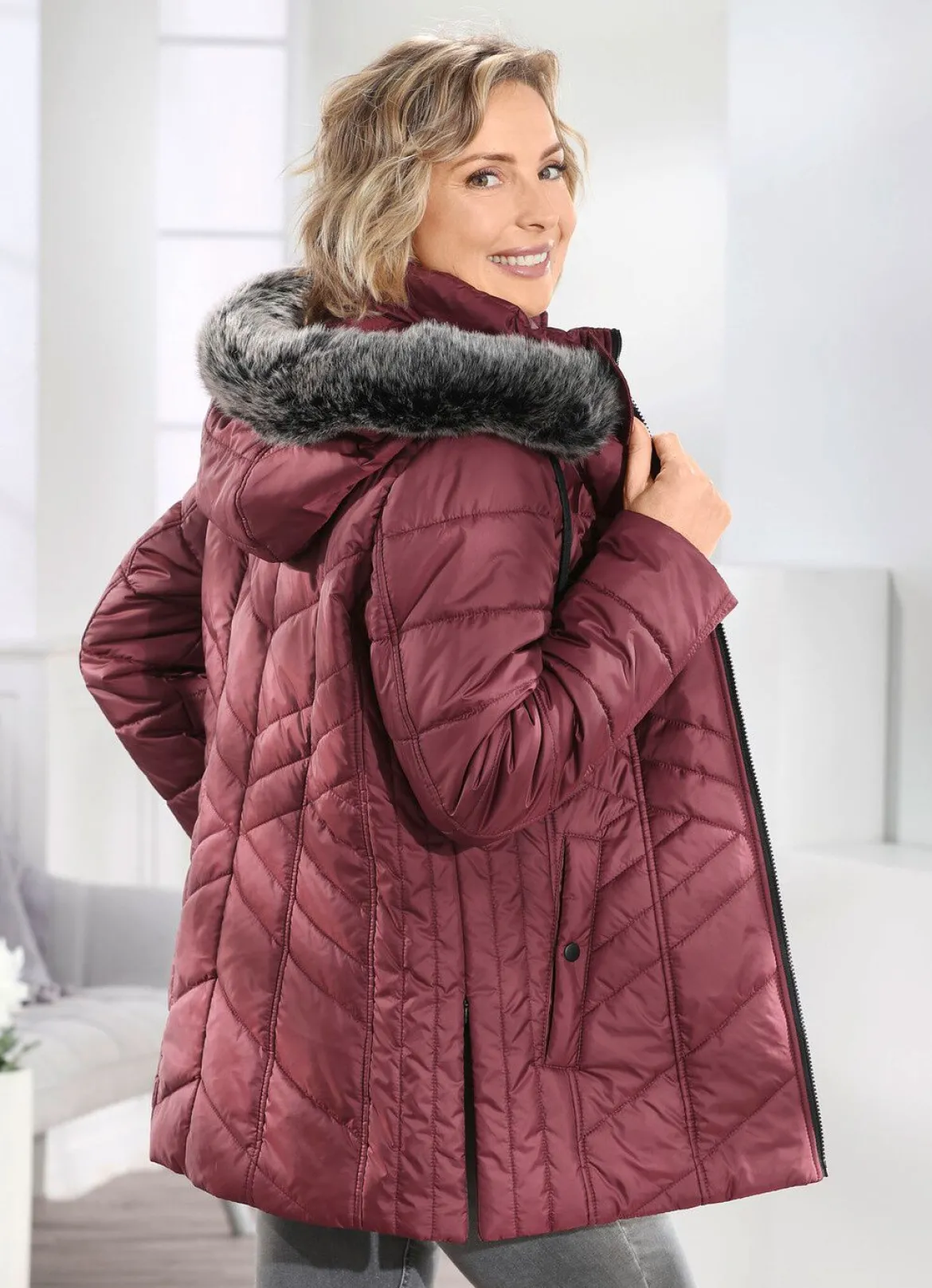 Jacke mit abnehmbarem Kunstpelz-Besatz an der Kapuze