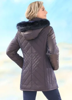 Jacke mit saphirblauem Schimmer