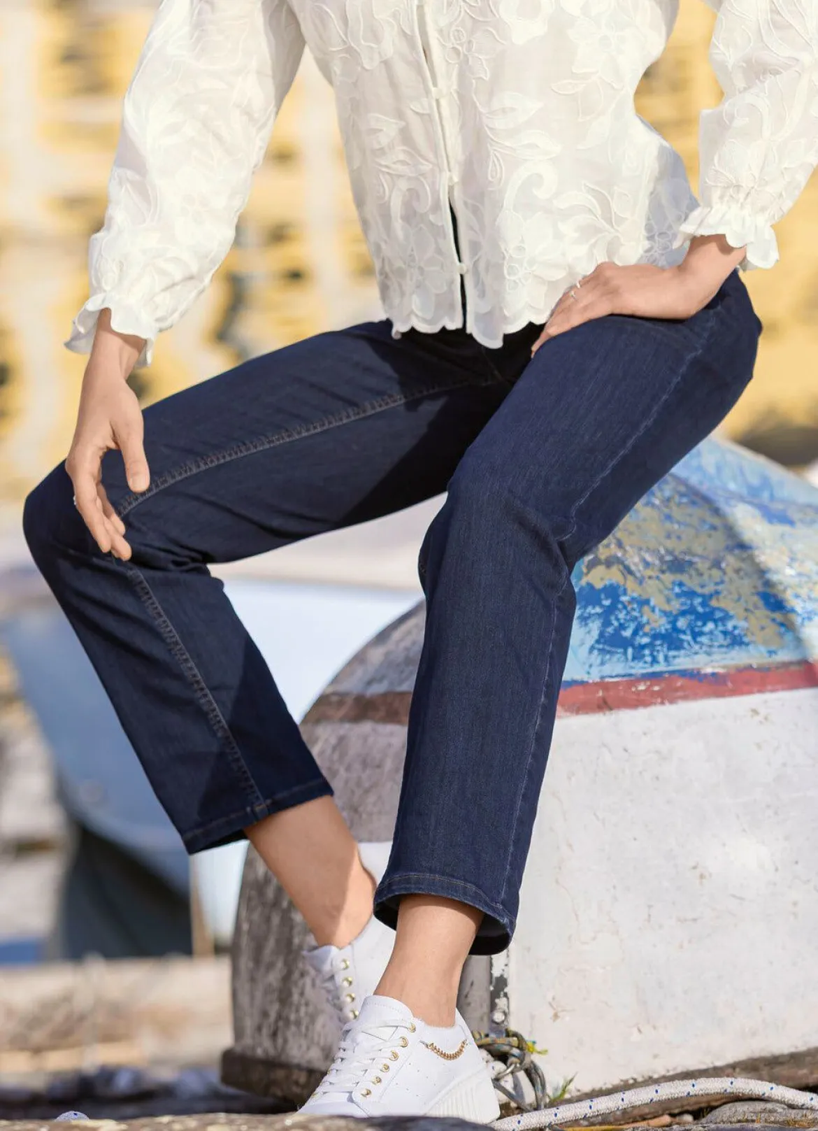 Jeans mit elastischem Formbund