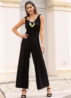 Jumpsuit mit angenähtem Hüftbindegürtel in 3 Farben