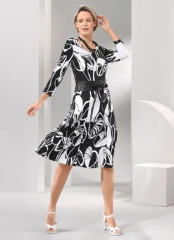 Kleid in schwingender Form