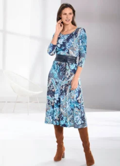 Kleid mit ausgestelltem Rockteil