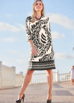 Kleid mit dekorativer Faltenlegung