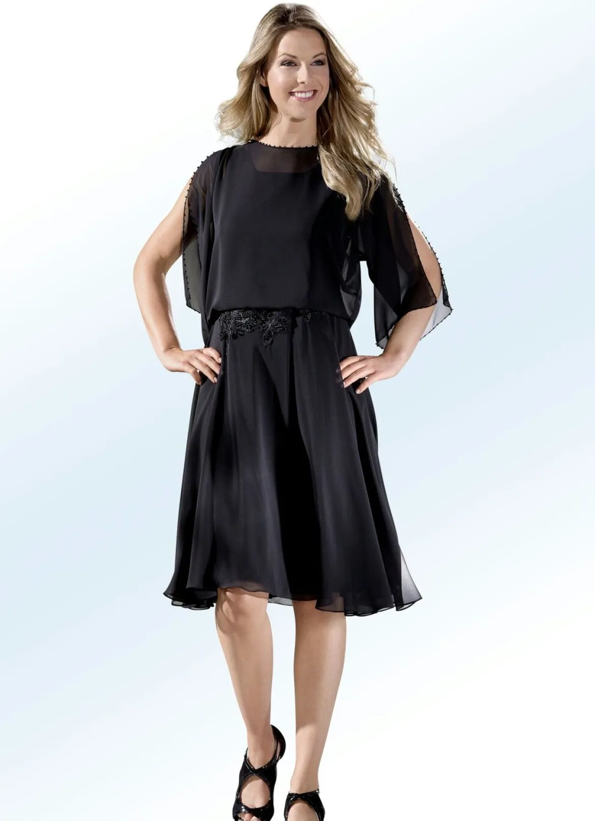Kleid mit dekorativer Perlenzier