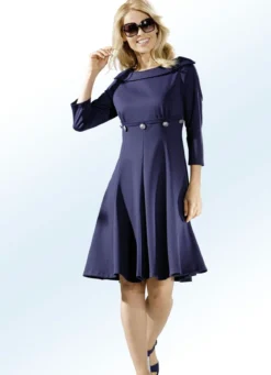 Leicht tailliertes Kleid
