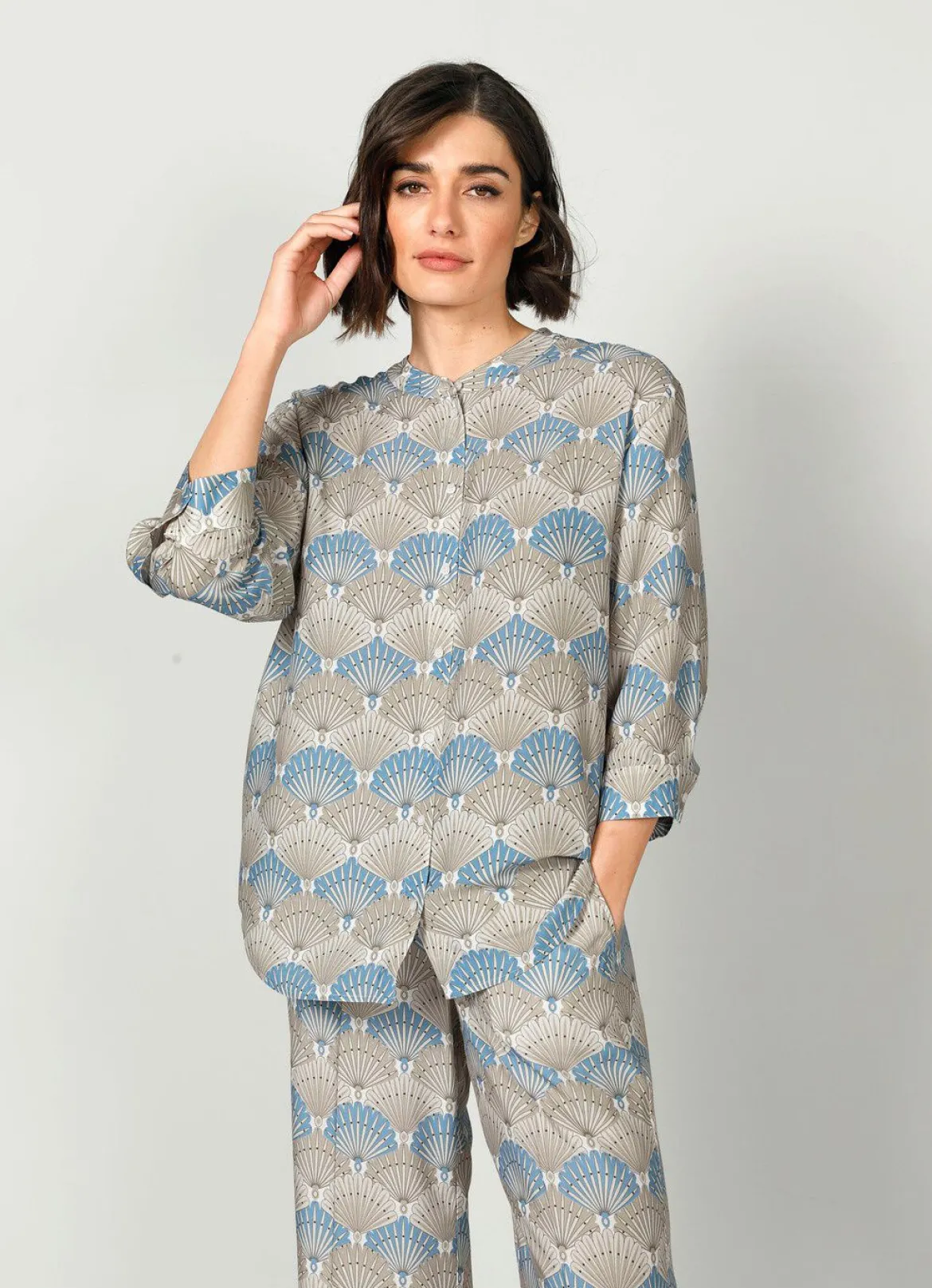 Longbluse mit harmonischem Druck