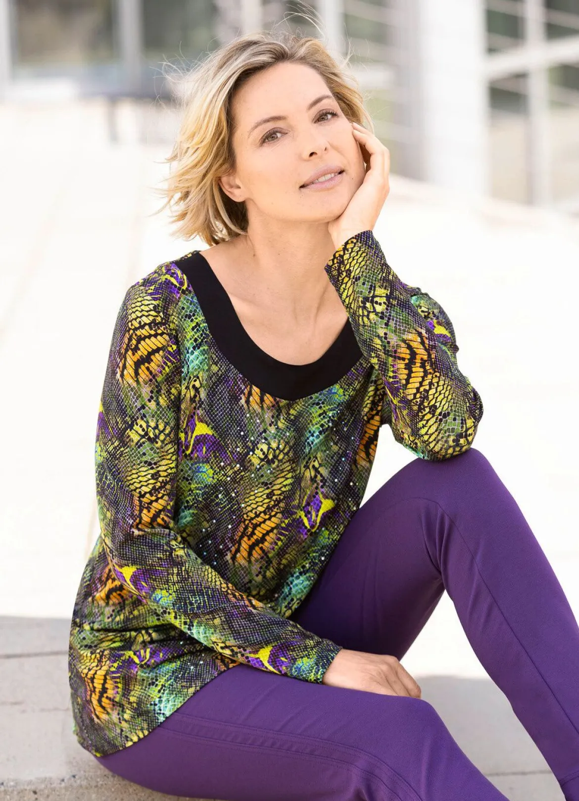 Longshirt mit schwarzer angesetzter Blende
