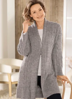 Long-Strickjacke mit Zopfmuster