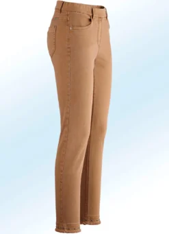 Magic-Jeans mit toller Nietenzier sowie angesagtem Fransensaum