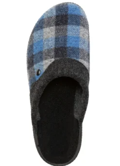Pantoffel aus kariertem Textilmaterial