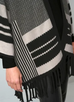 Poncho-Strickjacke in Jacquard-Dessin