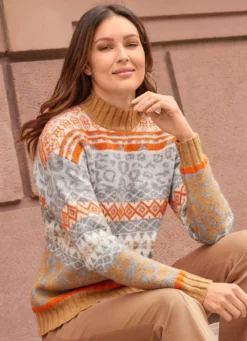 Pullover in aufwendigem Mustermix