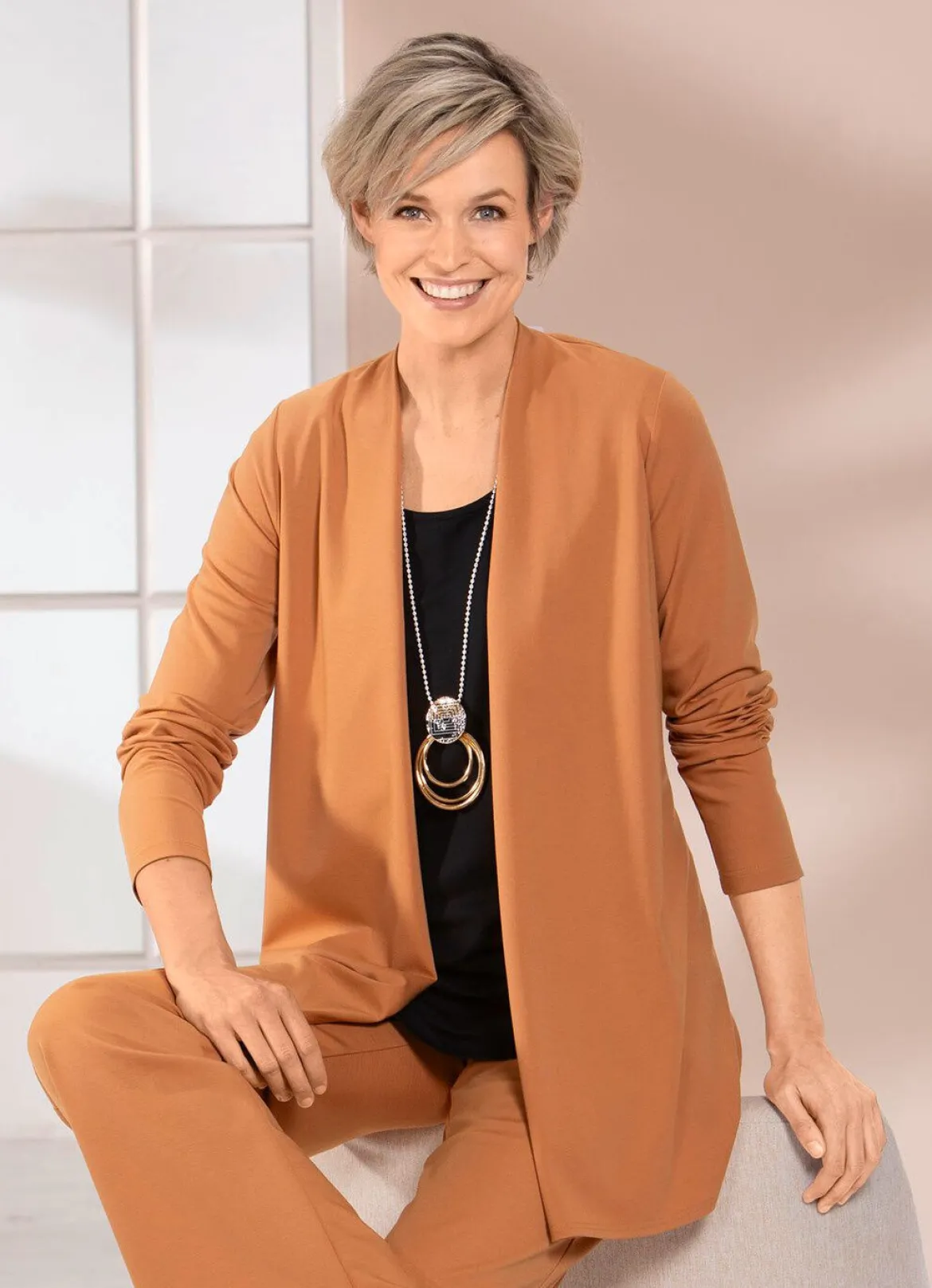 Shirtjacke in verschlussloser Form in 4 Farben