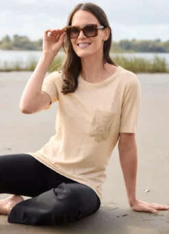 Shirt mit Häkelspitze