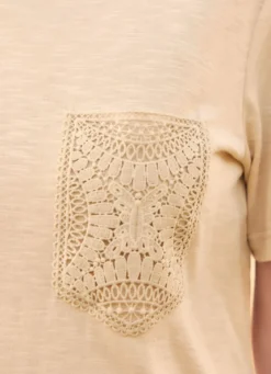 Shirt mit Häkelspitze