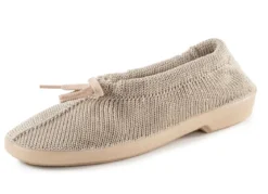 Slipper aus elastischem Strickmaterial mit Schnürung