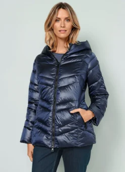 Steppjacke mit fester Kapuze