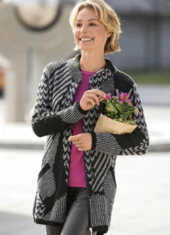 Strickjacke aus weichem Flauschgarn