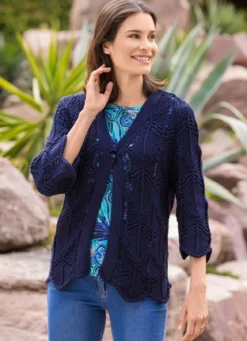 Strickjacke in effektvoller Häkeloptik