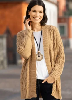 Strickjacke in Grobstrick