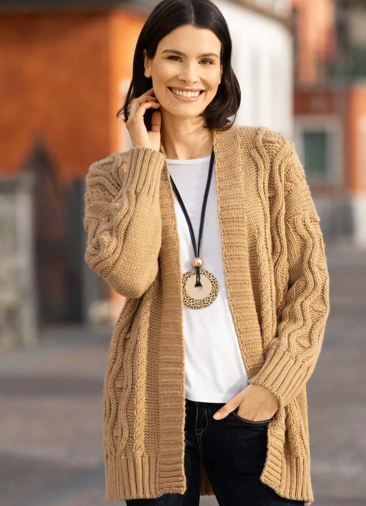 Strickjacke in Grobstrick