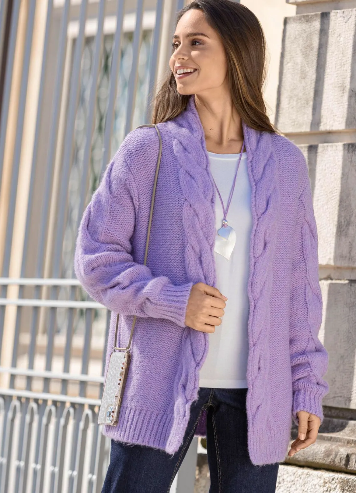 Strickjacke in Grobstrick